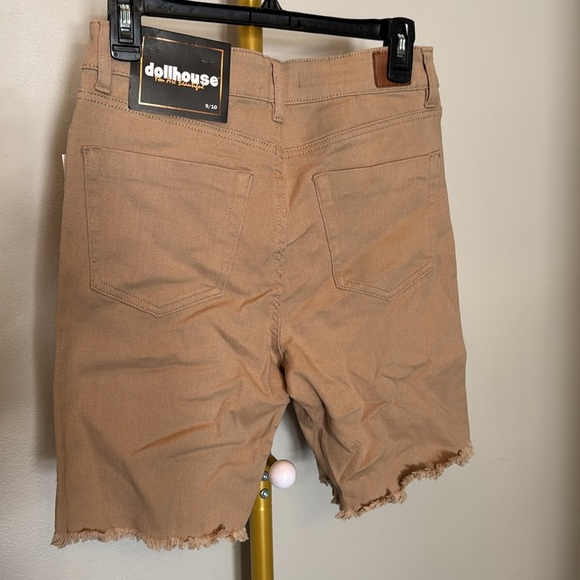 Dollhouse tan classic Bermuda shorts NWT 9/10 - Picture 5 of 10